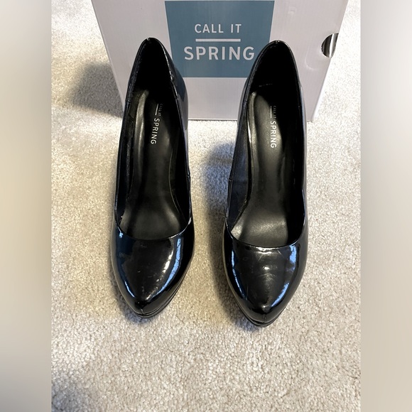 Size 8 black heels - Picture 3 of 4